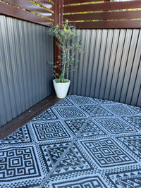Recycled Outdoor Mat 18 ~ Large - 2.8 x 2.8