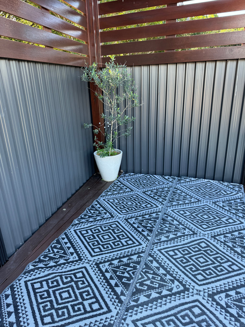 Recycled Outdoor Mat 18 ~ Large - 2.8 x 2.8